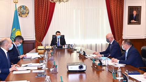 Әлихан Смайылов Үкіметтің 2022 жылға арналған іс-қимыл бағдарламасын әзірлеу мәселелері жөнінде кеңес өткізді