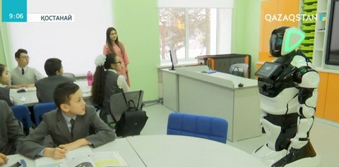 Қостанайдағы мектептердің бірінде робот сабақ береді