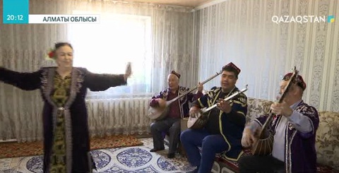 Татулық туы астында