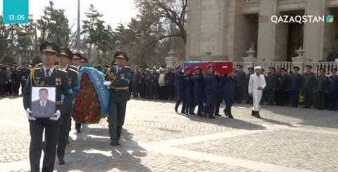 Қызылордадағы тікұшақ апаты: Жетісу жұрты қаза тапқан 4 сарбазды соңғы сапарға шығарып салды