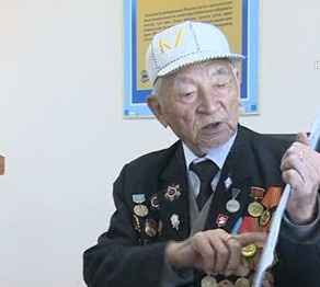 Соғыс ардагері сарбаздармен кездесті 