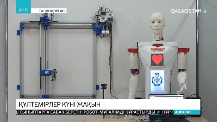 Қазақстандық оқушылар робот-мұғалім құрастырды