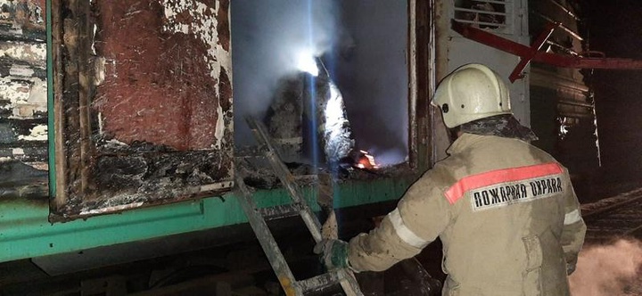 «Маңғышлақ-Ақтөбе» пойызының жүк вагоны өртеніп, 5 адам жарақат алды