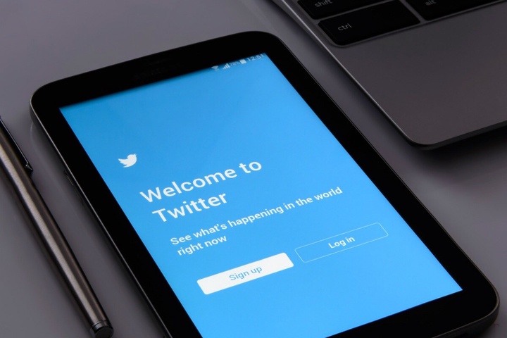 Енді Twitter-де фейк фотосуреттер мен видеолар арнайы таңбаланады