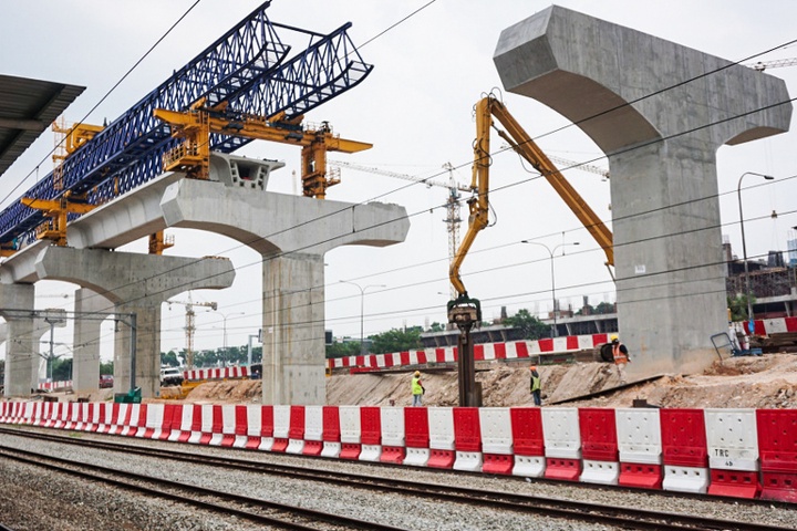 Жеңіс Қасымбек елордадағы LRT құрылысы қашан аяқталатынын айтты