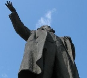 Украинада Ленин ескерткішіне қарсы «соғыс» жалғасуда