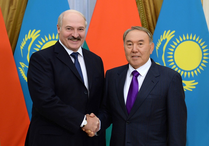 Н.Назарбаев пен А.Лукашенко ЕАЭО туралы шартты ратификациялау мәселесін талқылады