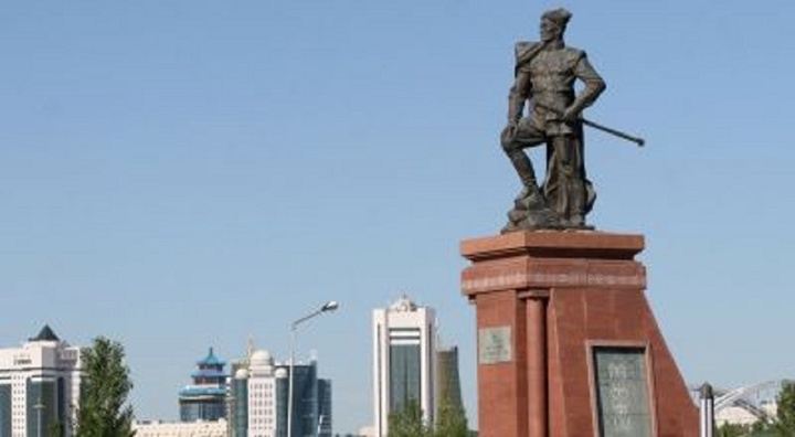 Бауыржан Момышұлының ескерткіші көшіріледі
