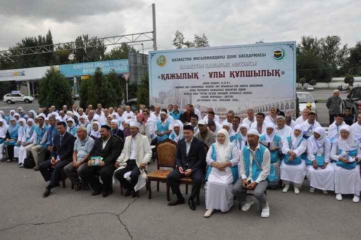 Бас мүфтидің батасын алып, 1 мың адам қажылыққа аттанды