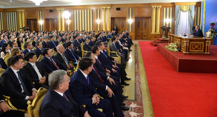 Мемлекет басшысы ҚР Президенті Әкімшілігінің қызметкерлерімен кездесті