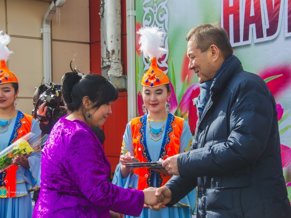 Наурыз мерекесіне орай жедел медициналық жәрдемнің 30 дәрігеріне пәтер кілті табысталды