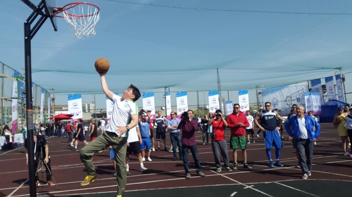 Алматының әкімі Бауыржан Байбек стритболдан өтетін чемпионатты ашты