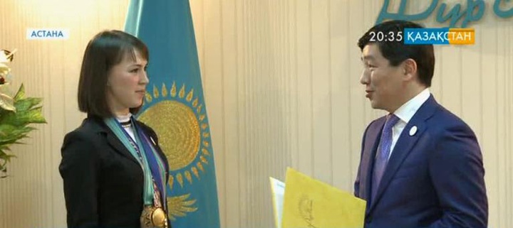 «Нұр Отан» партиясының жаңа мүшелеріне билет табысталды