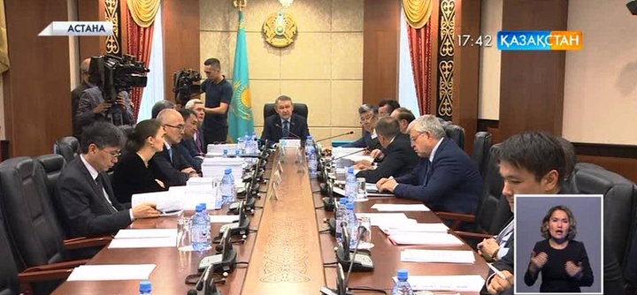 Сенатта «Қайырымдылық туралы» заң жобасы талқыланды