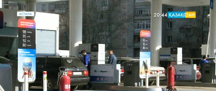 «Қазмұнайгаз» компаниясының жанармай станциялары бензинді шектеусіз сата бастады