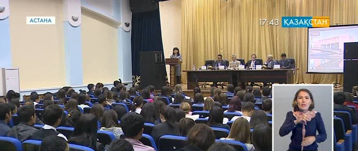 Пен клуб өкілдері студенттермен кездесті