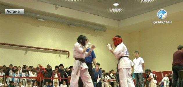 Каратэден халықаралық жарыс өтуде