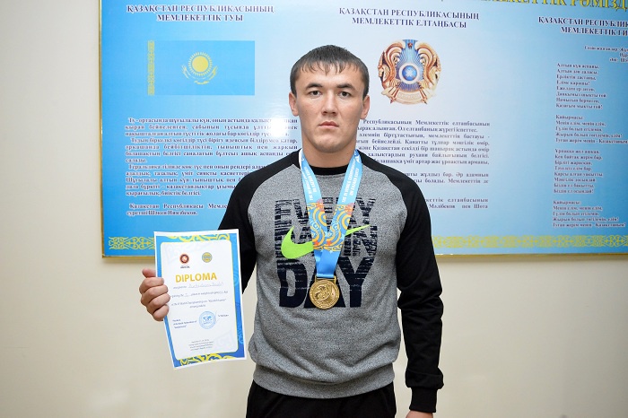 Тараздық жас палуан Дәулет Пахлединов қазақ күресінен Қытайда өткен Әлем чемпионатында алтын иеленді