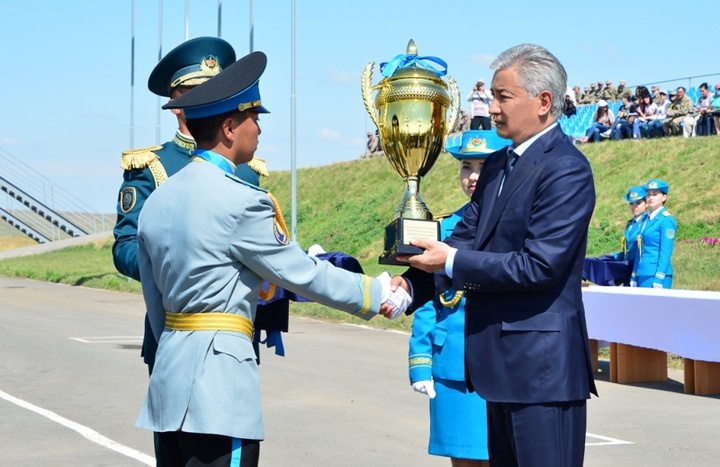 ҚР Қорғаныс министрі «Айбын дарыны» байқауының жеңімпаздарын марапаттады